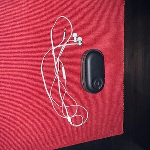 Black Beats by Dre White Earbuds with Case